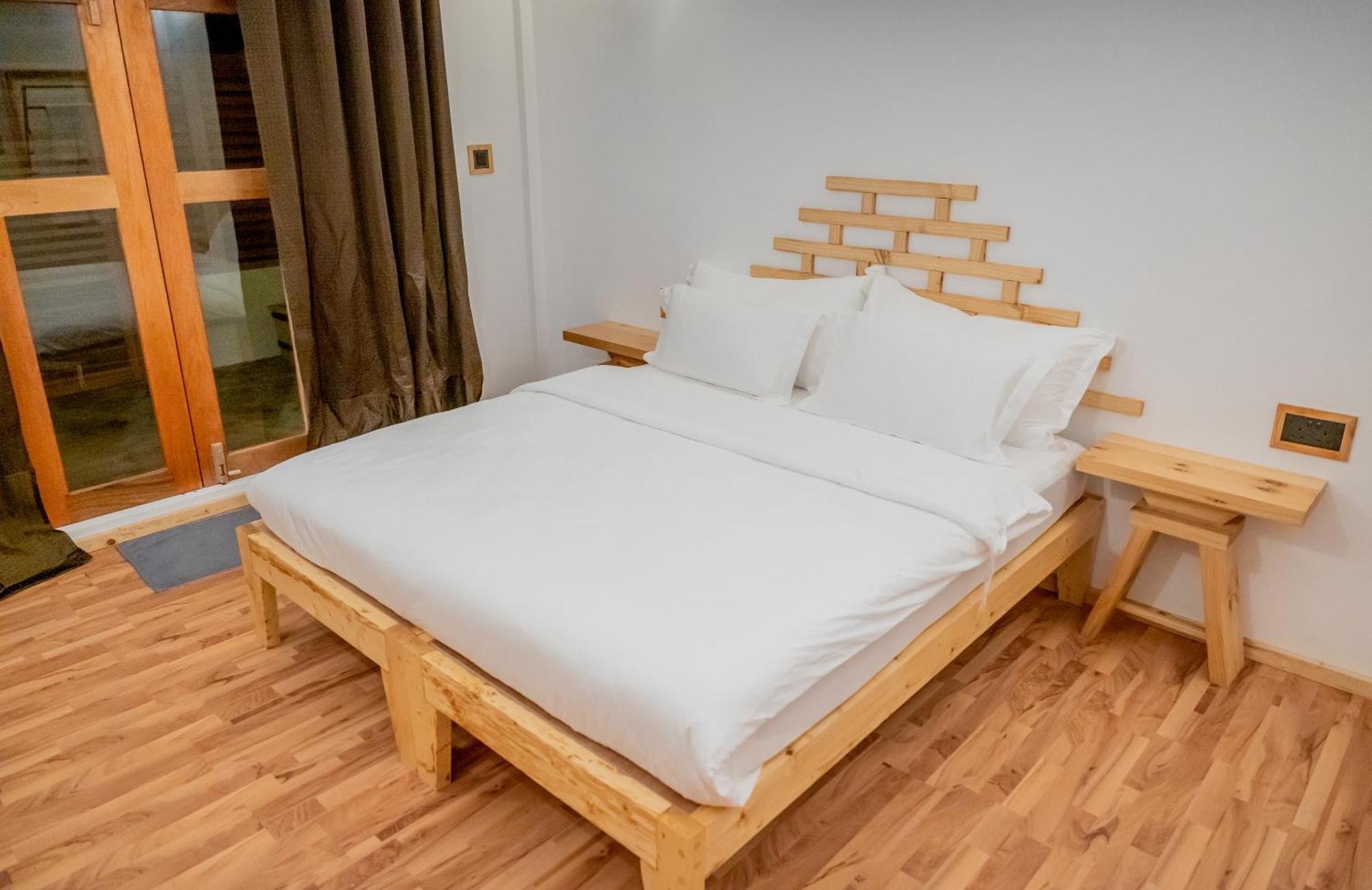 Manta Sea View Himandhoo Hotel Exterior photo