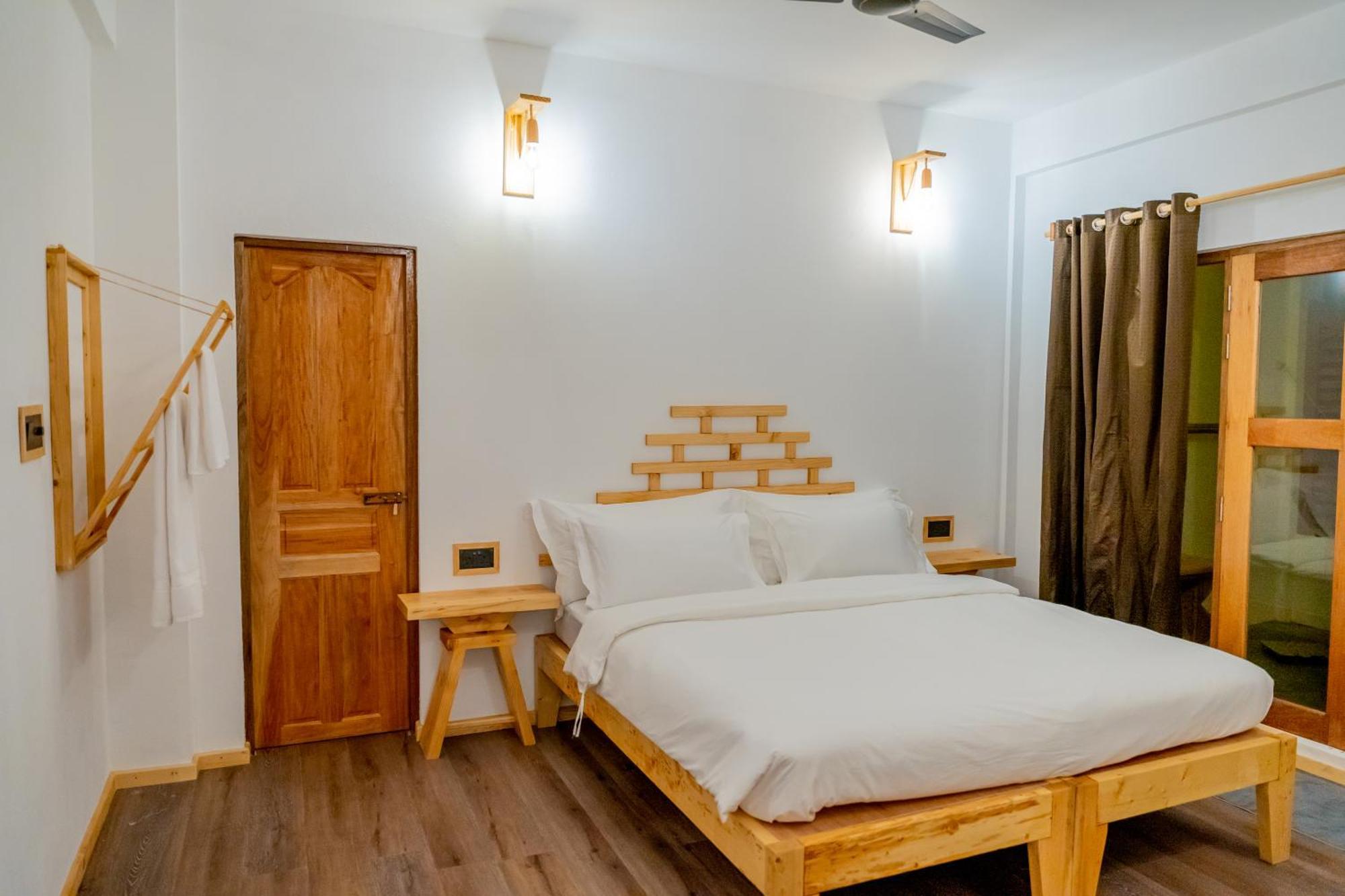 Manta Sea View Himandhoo Hotel Exterior photo