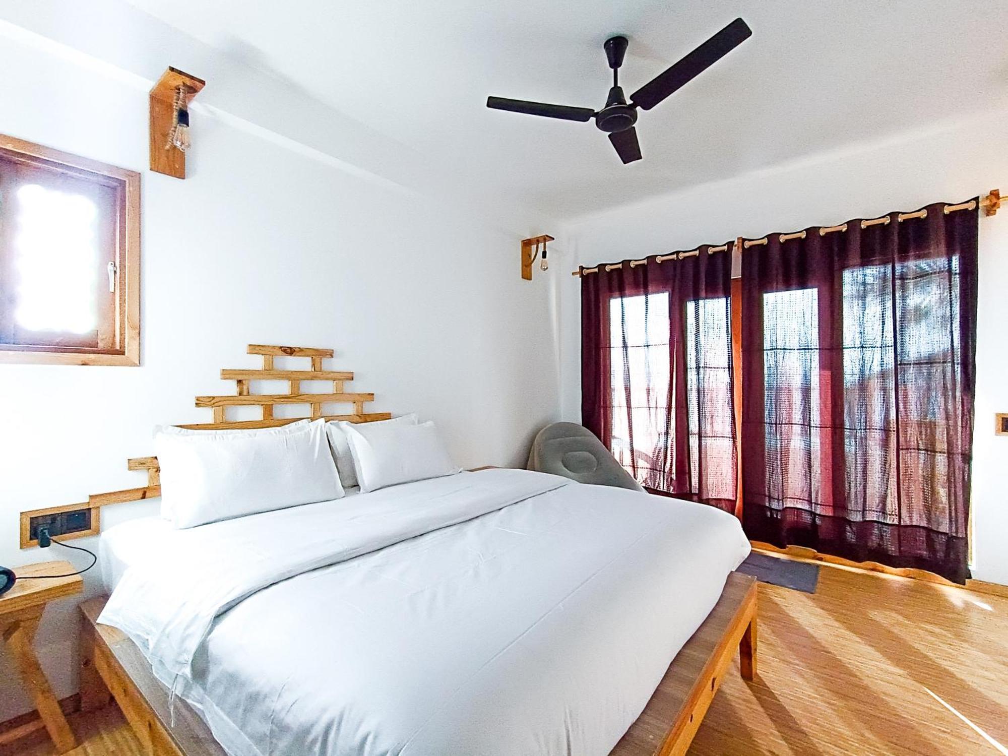 Manta Sea View Himandhoo Hotel Exterior photo