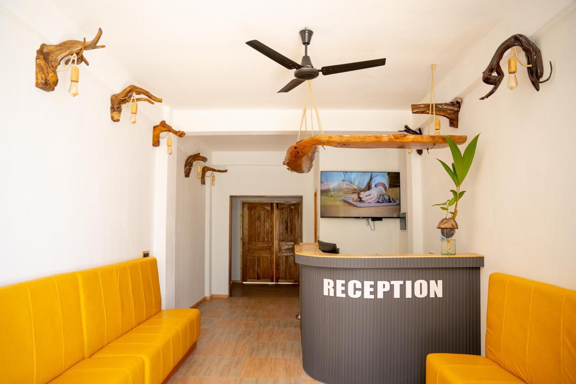Manta Sea View Himandhoo Hotel Exterior photo