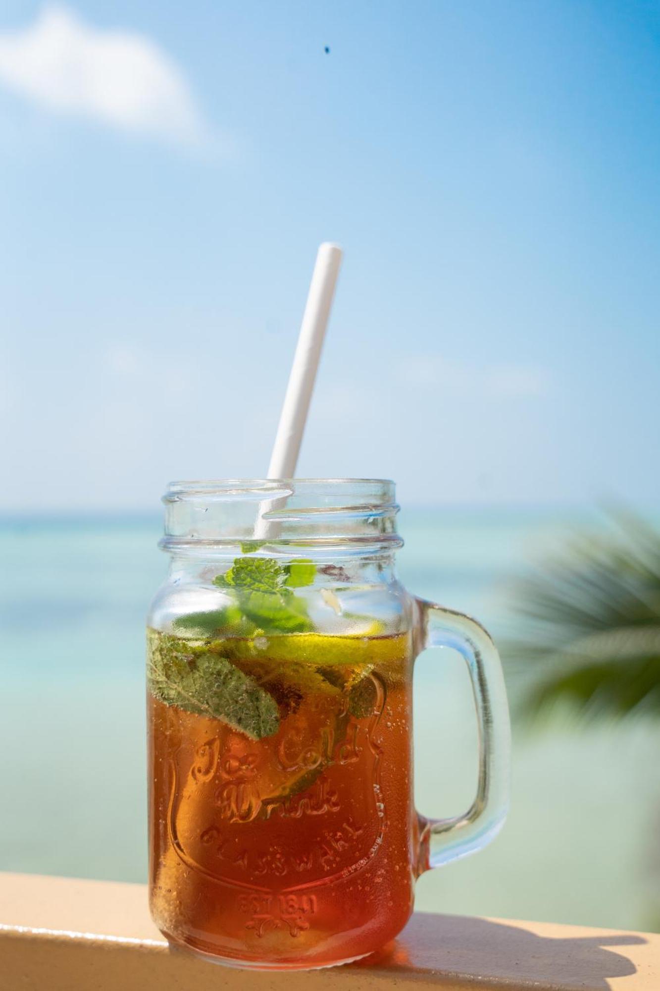 Manta Sea View Himandhoo Hotel Exterior photo