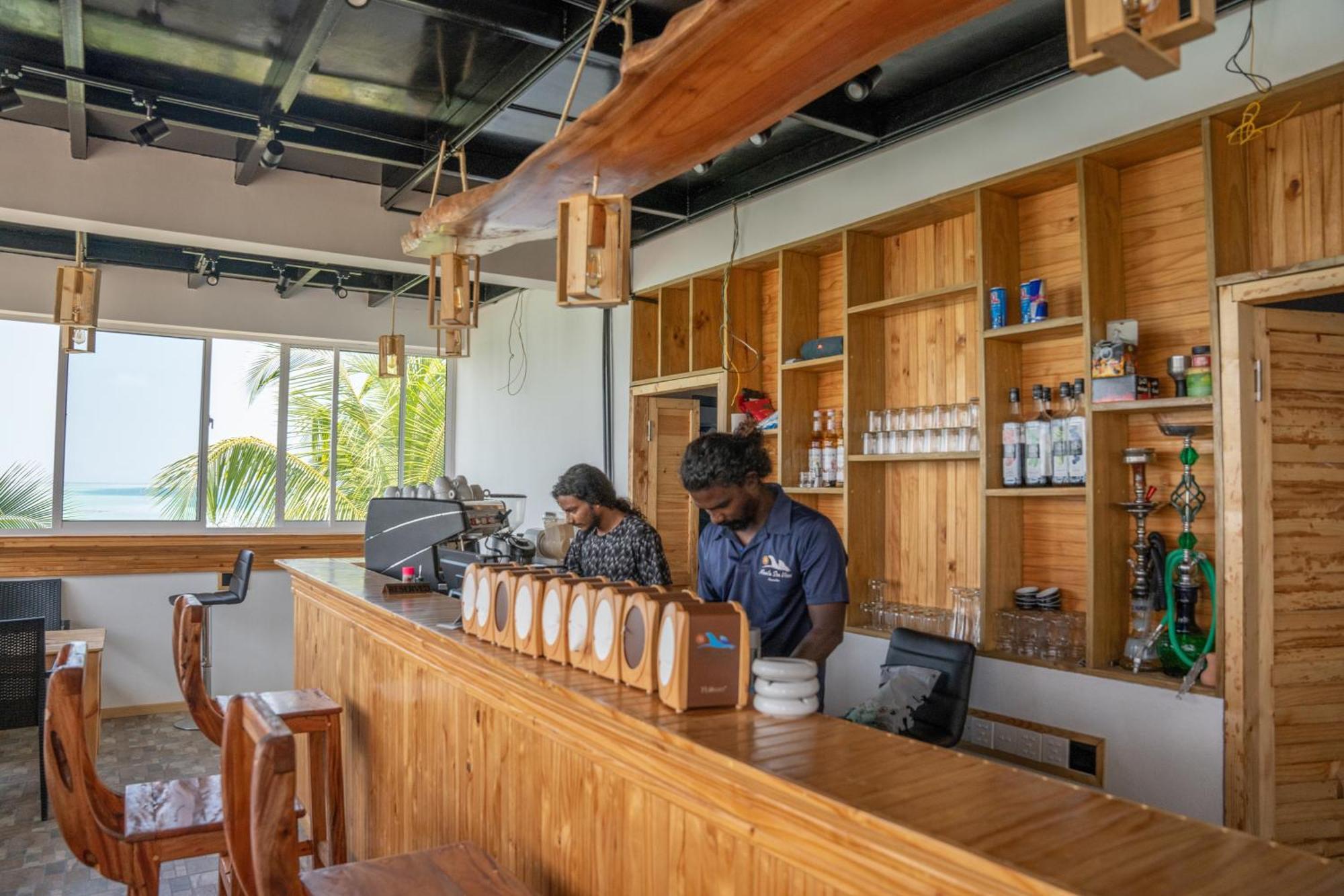 Manta Sea View Himandhoo Hotel Exterior photo