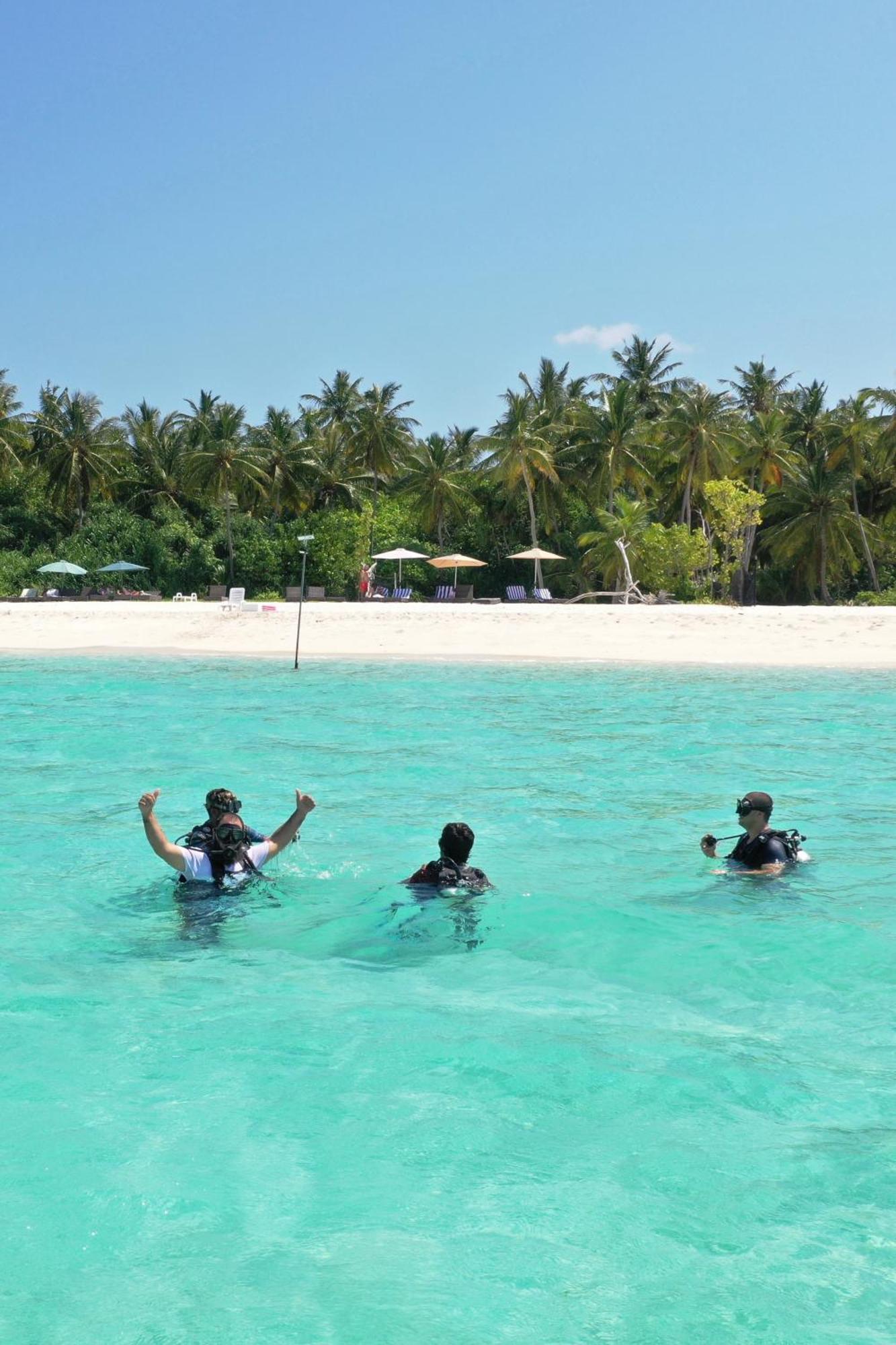 Manta Sea View Himandhoo Hotel Exterior photo