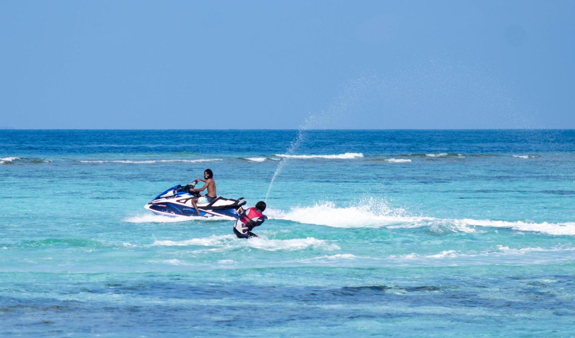 Manta Sea View Himandhoo Hotel Exterior photo