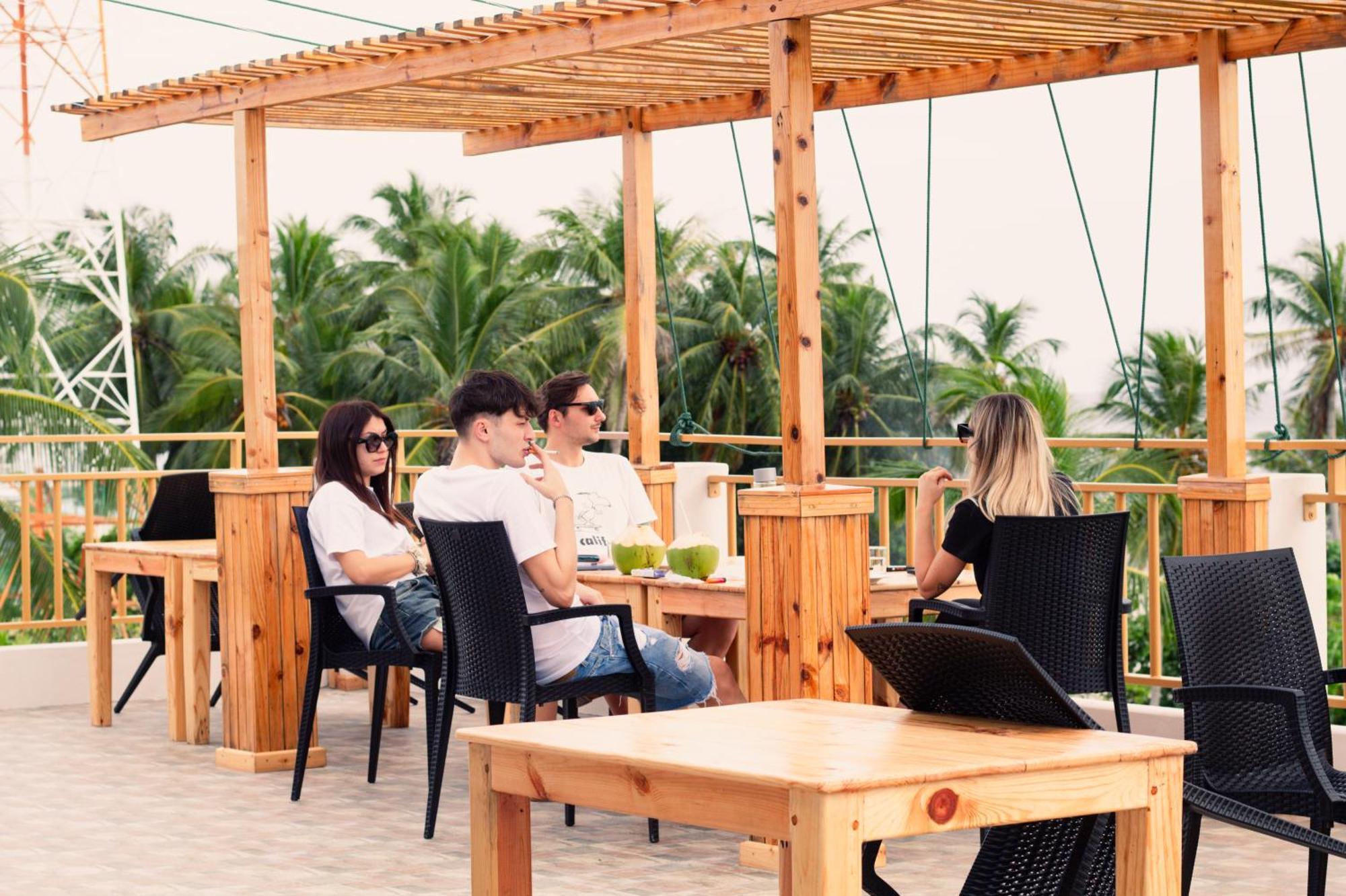 Manta Sea View Himandhoo Hotel Exterior photo