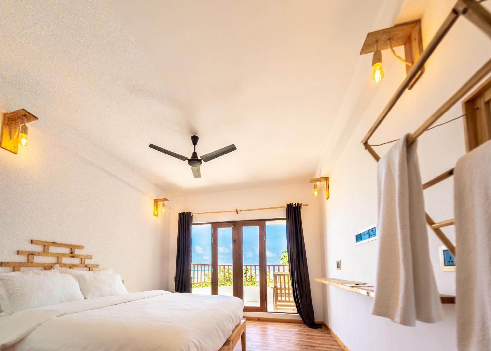 Manta Sea View Himandhoo Hotel Exterior photo